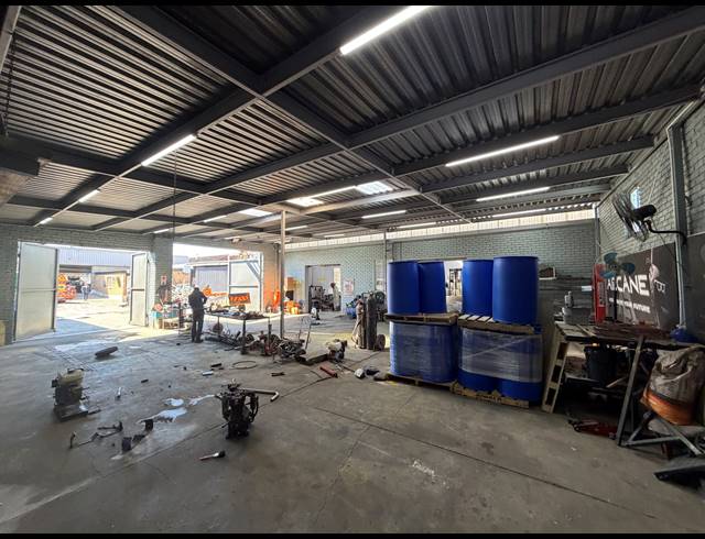 2,477M² INDUSTRIAL YARD FOR SALE IN BRAKPAN CENTRAL